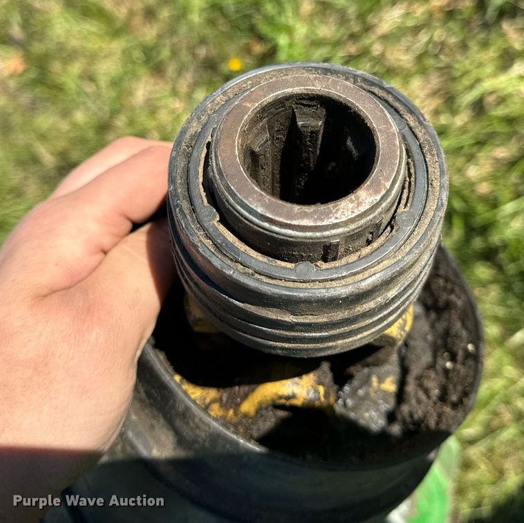 image for item EH6648 2012 John Deere 458C round baler