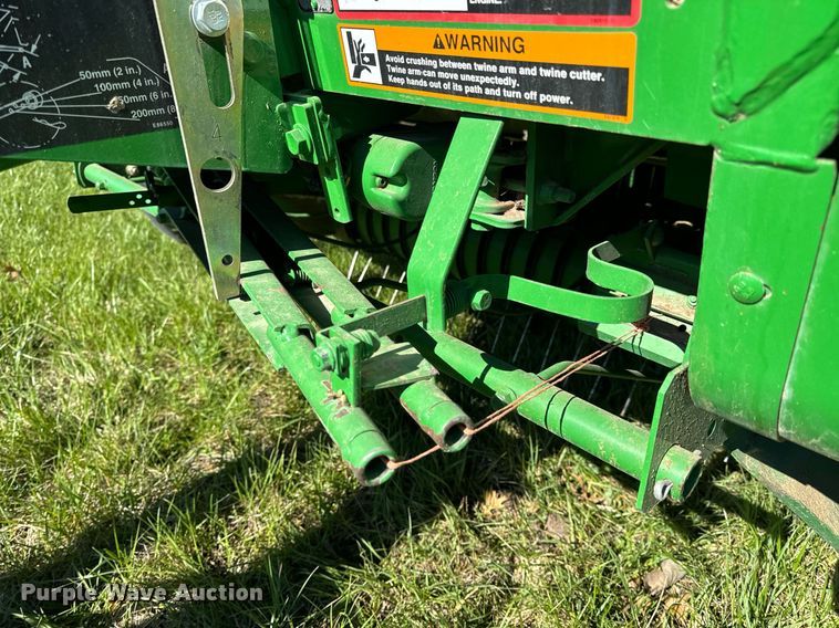 image for item EH6648 2012 John Deere 458C round baler