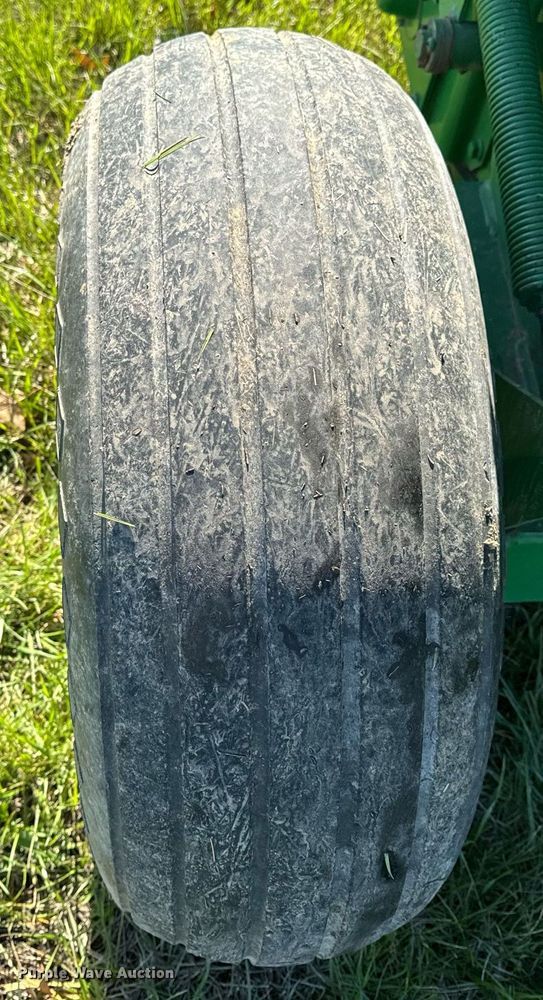 image for item EH6648 2012 John Deere 458C round baler