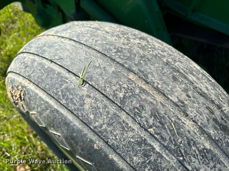 image for item EH6648 2012 John Deere 458C round baler
