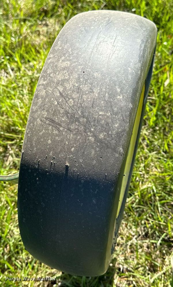 image for item EH6648 2012 John Deere 458C round baler