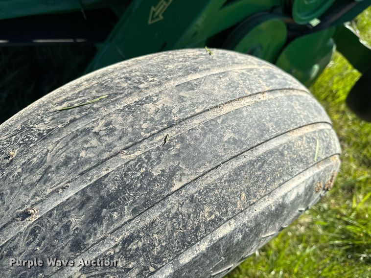 image for item EH6648 2012 John Deere 458C round baler