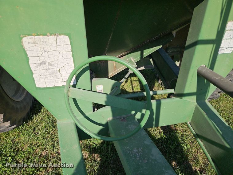 image for item EI3663 Brent GC572 grain cart