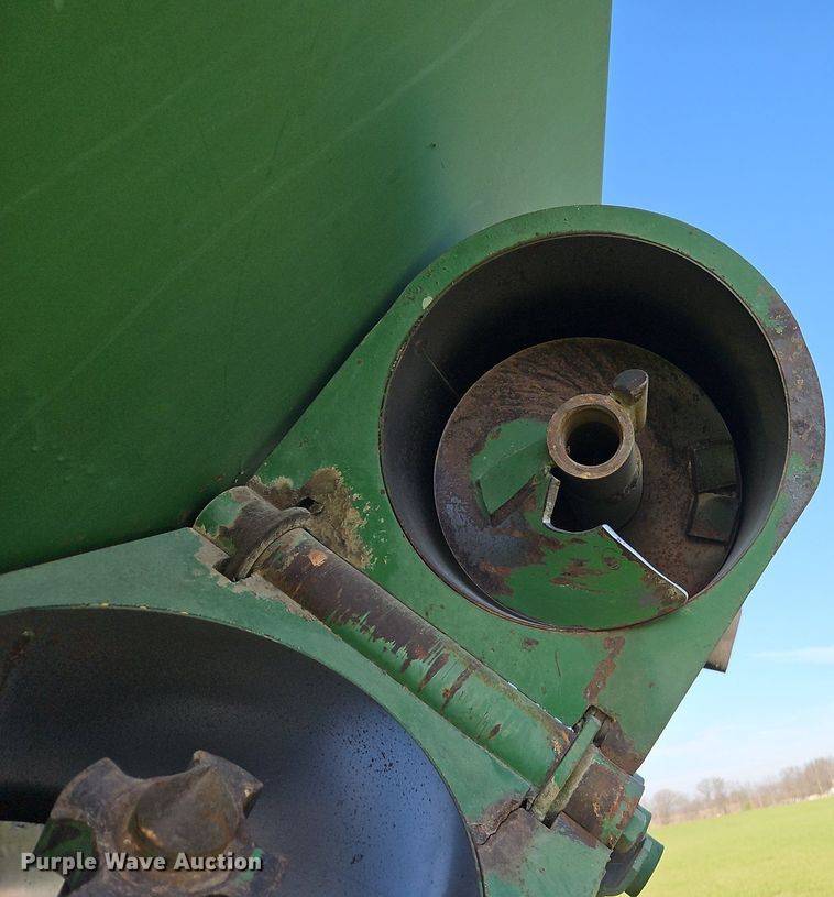 image for item EI3663 Brent GC572 grain cart