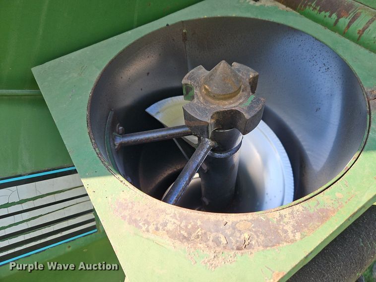 image for item EI3663 Brent GC572 grain cart