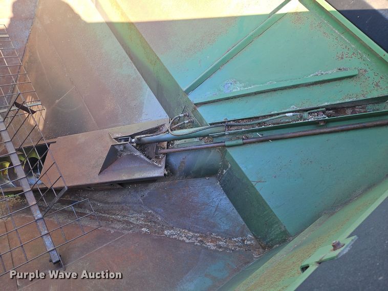 image for item EI3663 Brent GC572 grain cart