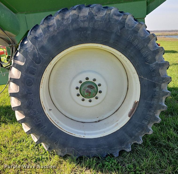 image for item EI3663 Brent GC572 grain cart