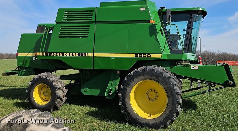 image for item EI3666 1991 John Deere 9500 RWA combine