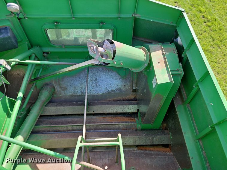 image for item EI3666 1991 John Deere 9500 RWA combine