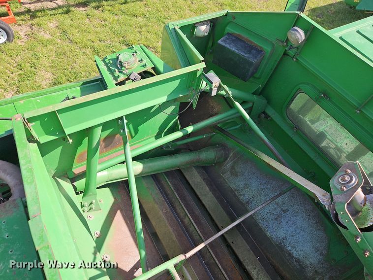 image for item EI3666 1991 John Deere 9500 RWA combine