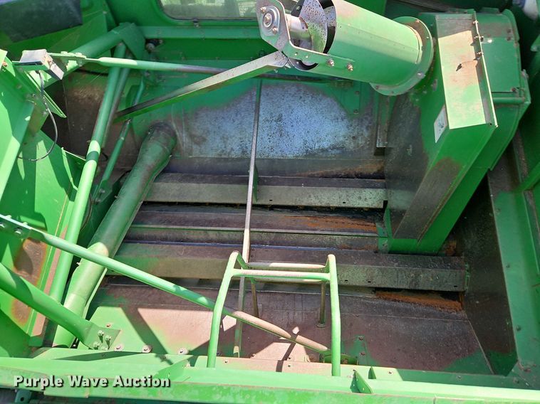 image for item EI3666 1991 John Deere 9500 RWA combine