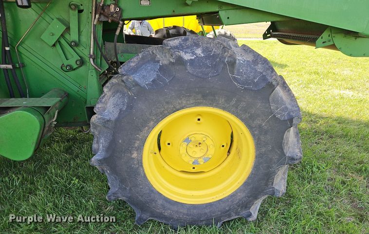 image for item EI3666 1991 John Deere 9500 RWA combine