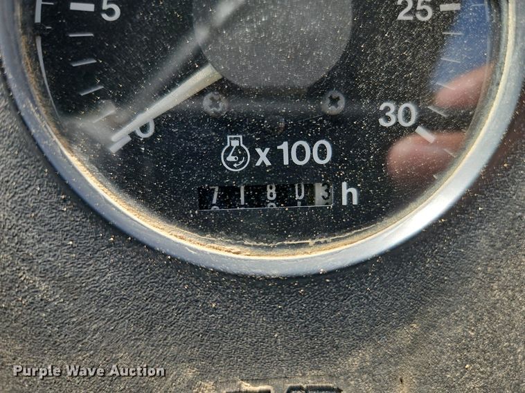 image for item EI3669 1983 John Deere 4050 MFWD tractor