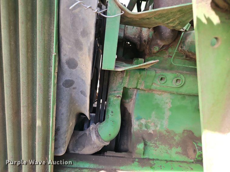 image for item EI3669 1983 John Deere 4050 MFWD tractor