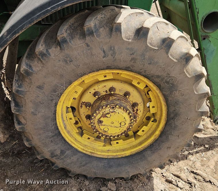 image for item EI3669 1983 John Deere 4050 MFWD tractor