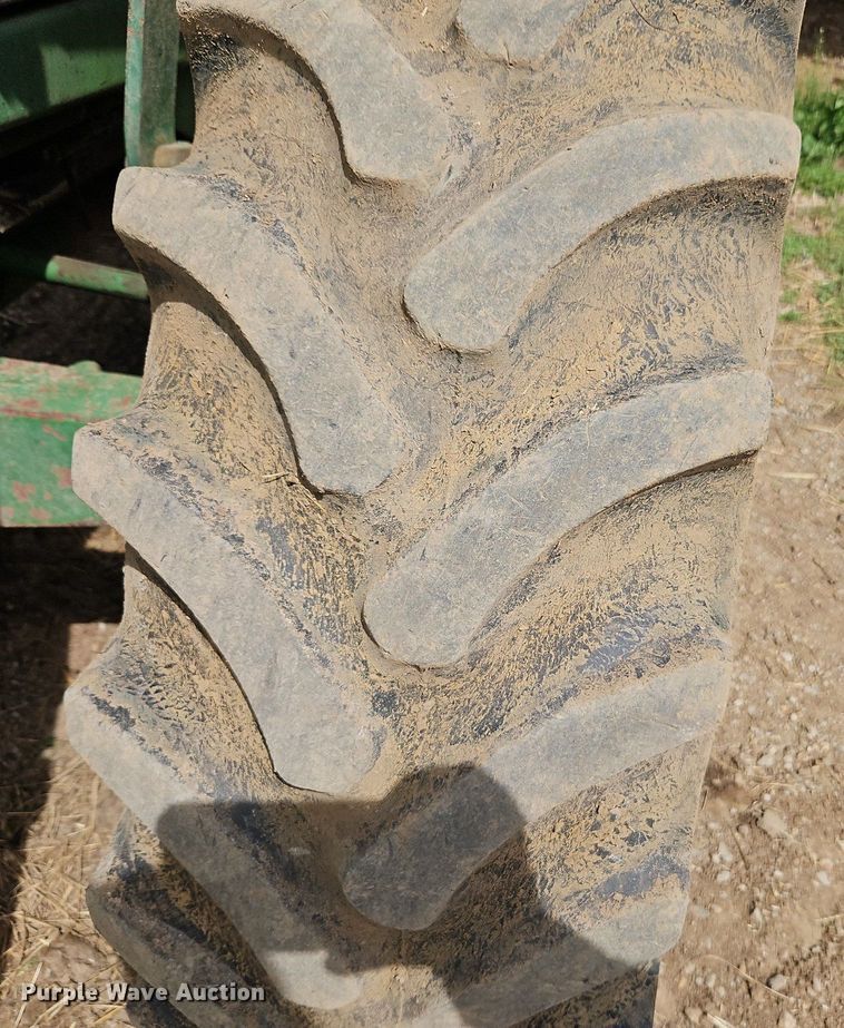 image for item EI3669 1983 John Deere 4050 MFWD tractor