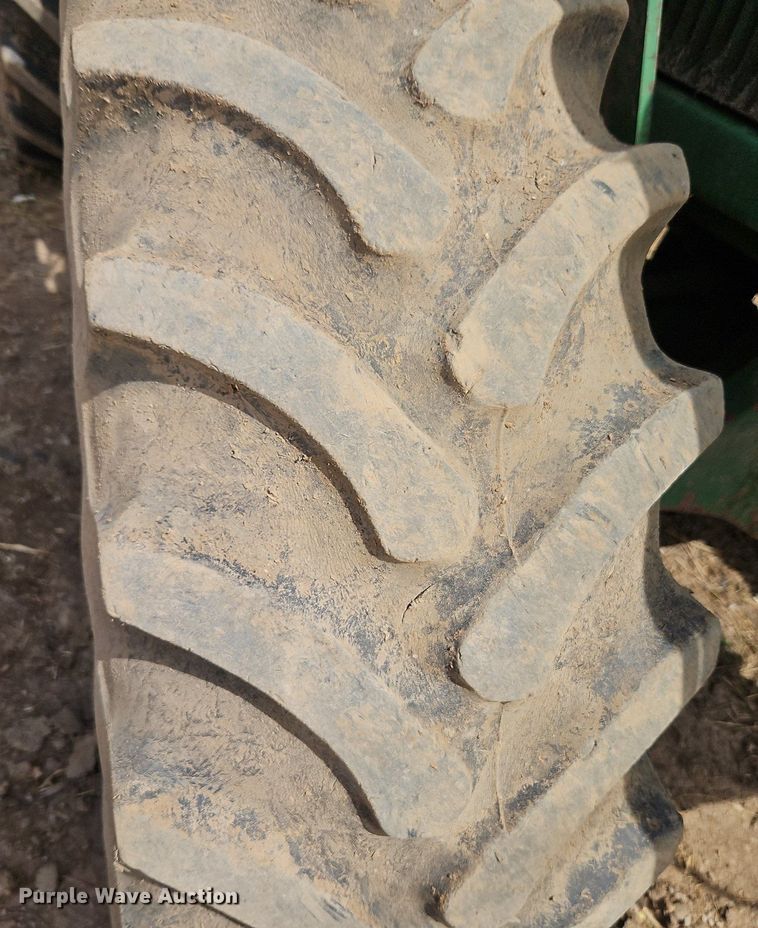 image for item EI3669 1983 John Deere 4050 MFWD tractor