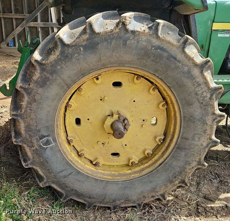 image for item EI3669 1983 John Deere 4050 MFWD tractor