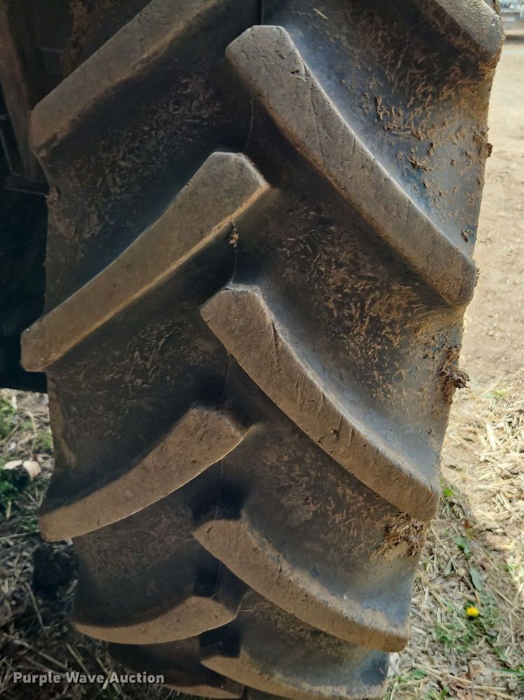 image for item EI3669 1983 John Deere 4050 MFWD tractor