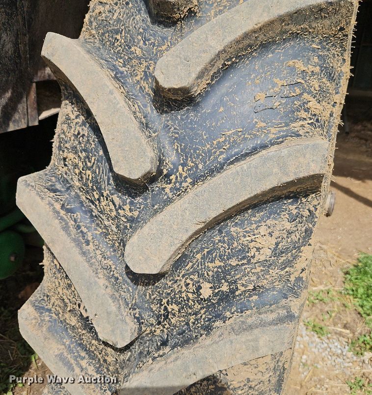 image for item EI3669 1983 John Deere 4050 MFWD tractor