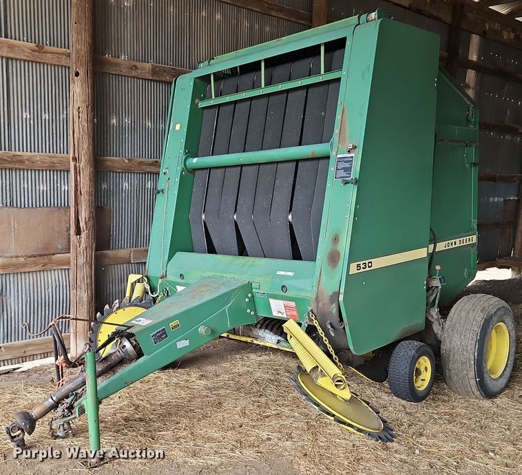 image for item EI3674 1986 John Deere 530 round baler