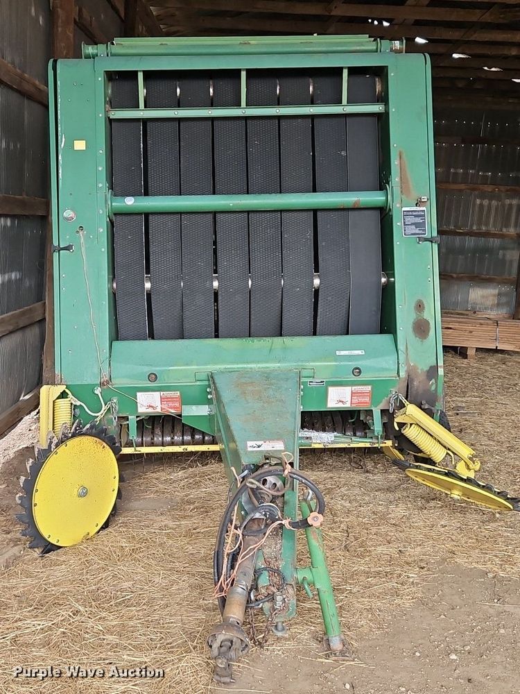 image for item EI3674 1986 John Deere 530 round baler