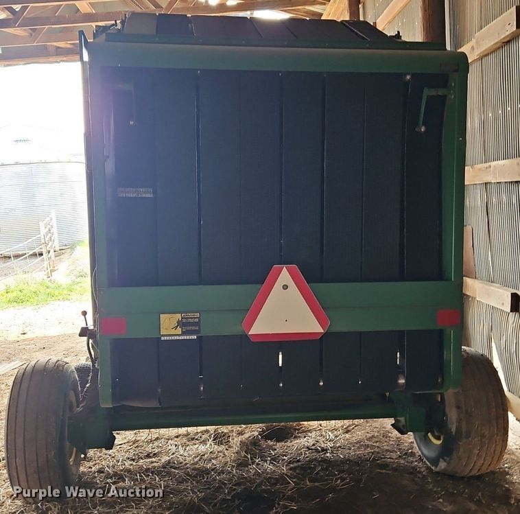image for item EI3674 1986 John Deere 530 round baler