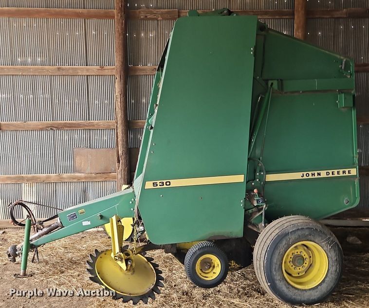image for item EI3674 1986 John Deere 530 round baler