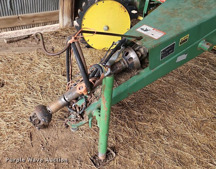 image for item EI3674 1986 John Deere 530 round baler