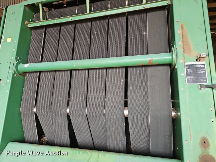 image for item EI3674 1986 John Deere 530 round baler