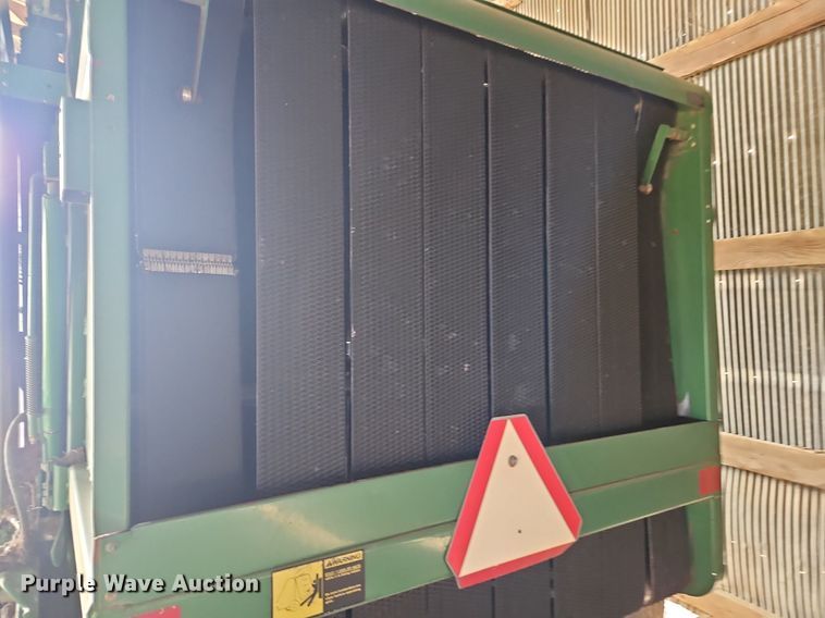 image for item EI3674 1986 John Deere 530 round baler