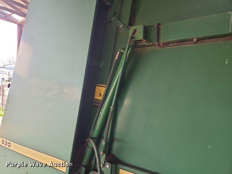 image for item EI3674 1986 John Deere 530 round baler