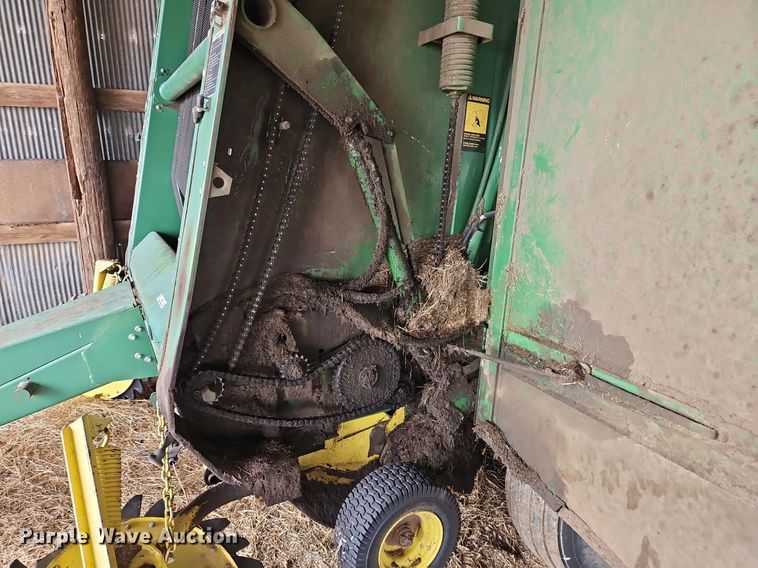 image for item EI3674 1986 John Deere 530 round baler