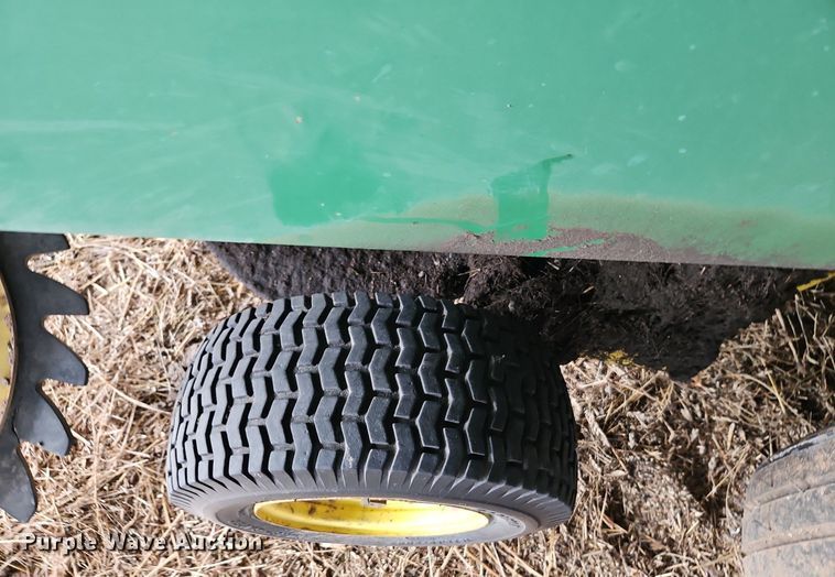 image for item EI3674 1986 John Deere 530 round baler