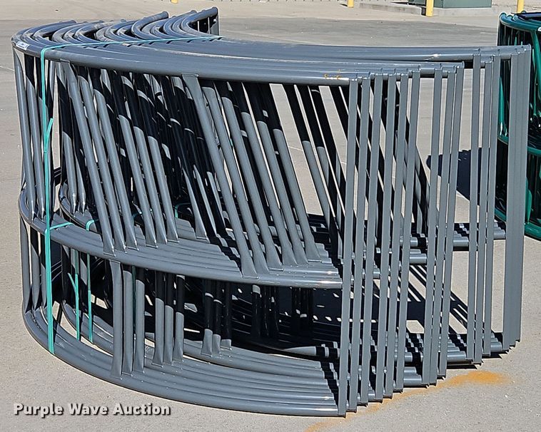 image for item EI3686 (5) B&W PT17019 bale feeder