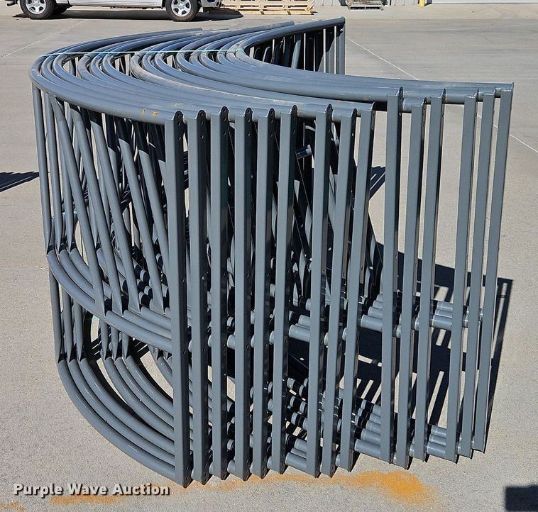 image for item EI3686 (5) B&W PT17019 bale feeder