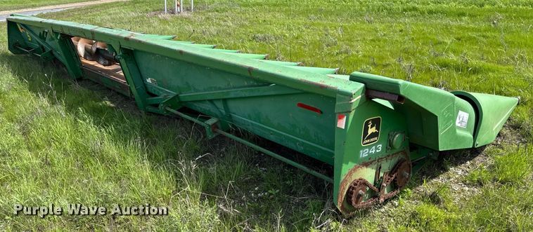 image for item EJ0390 John Deere 1243 corn head