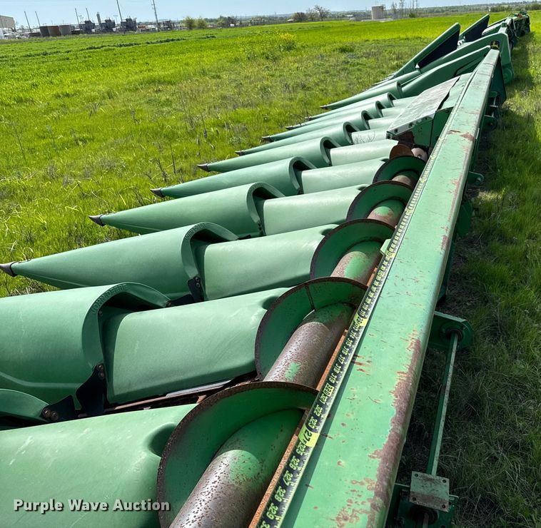 image for item EJ0390 John Deere 1243 corn head