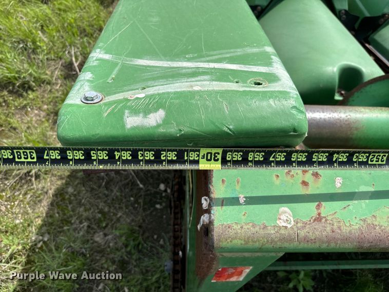 image for item EJ0390 John Deere 1243 corn head