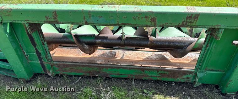 image for item EJ0390 John Deere 1243 corn head