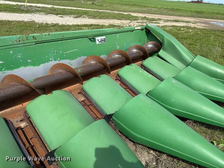 image for item EJ0390 John Deere 1243 corn head