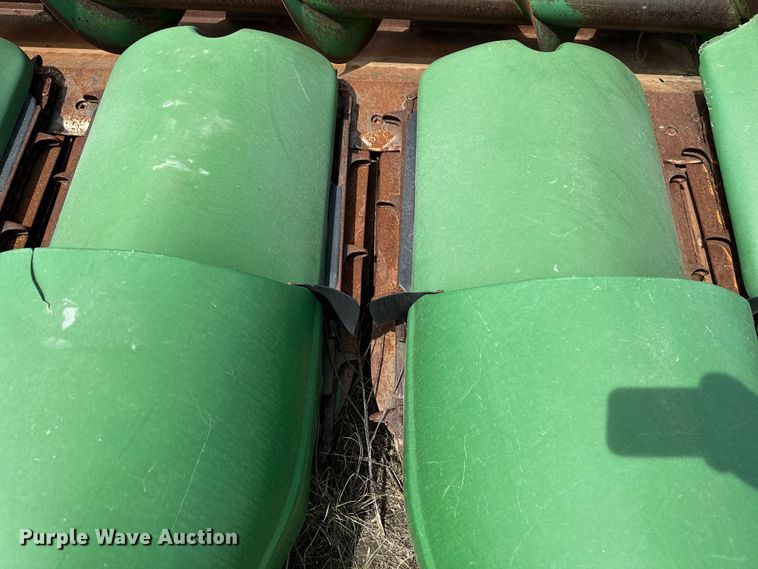 image for item EJ0390 John Deere 1243 corn head