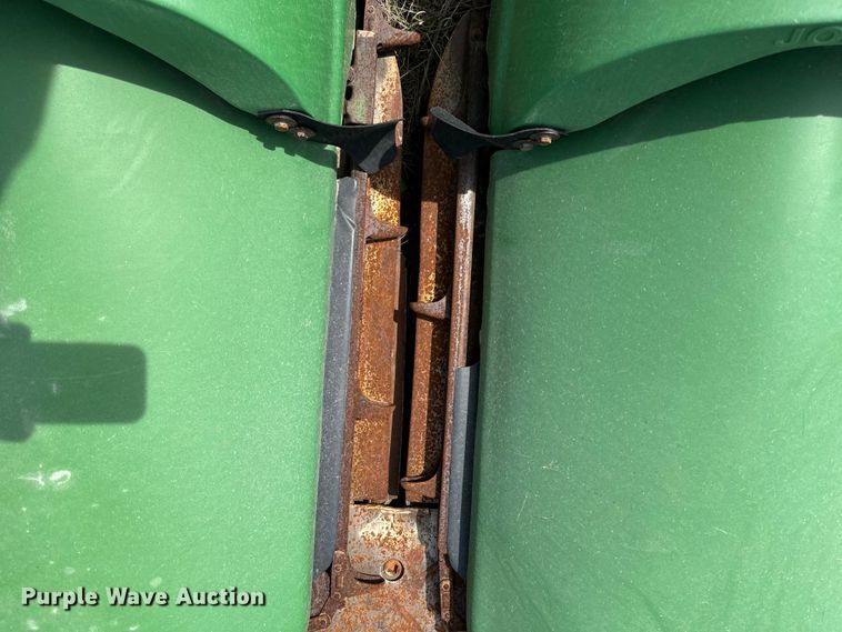 image for item EJ0390 John Deere 1243 corn head