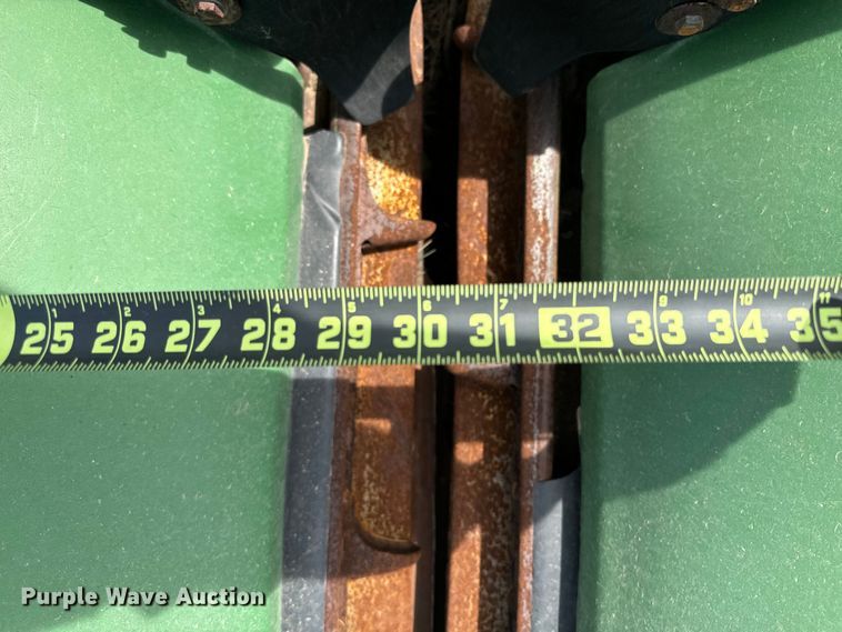 image for item EJ0390 John Deere 1243 corn head