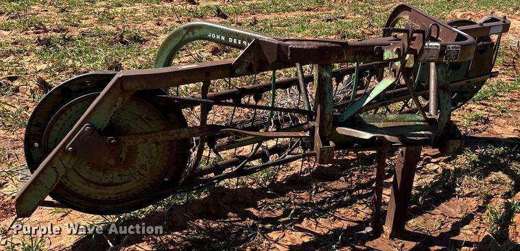 image for item EJ0436 John Deere 650 hay rake