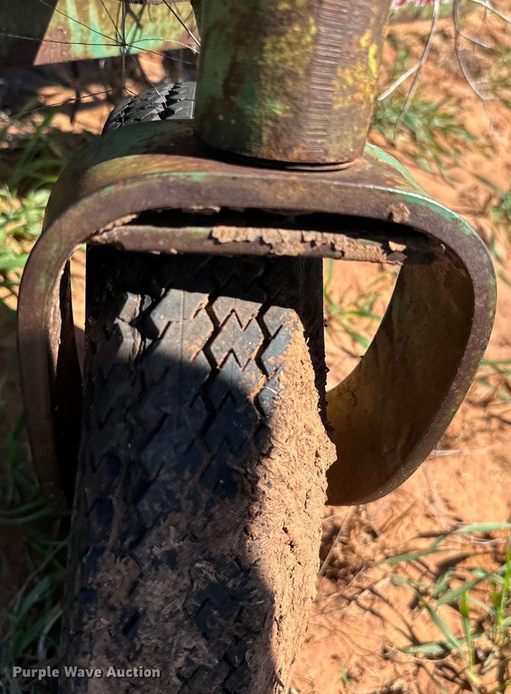 image for item EJ0436 John Deere 650 hay rake