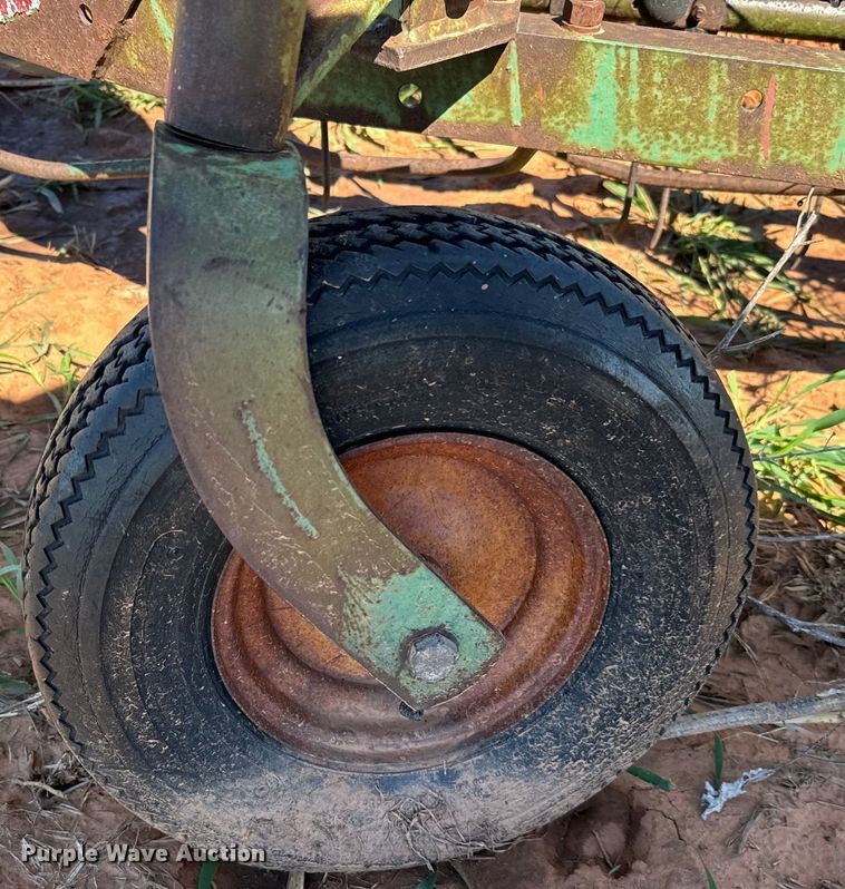 image for item EJ0436 John Deere 650 hay rake