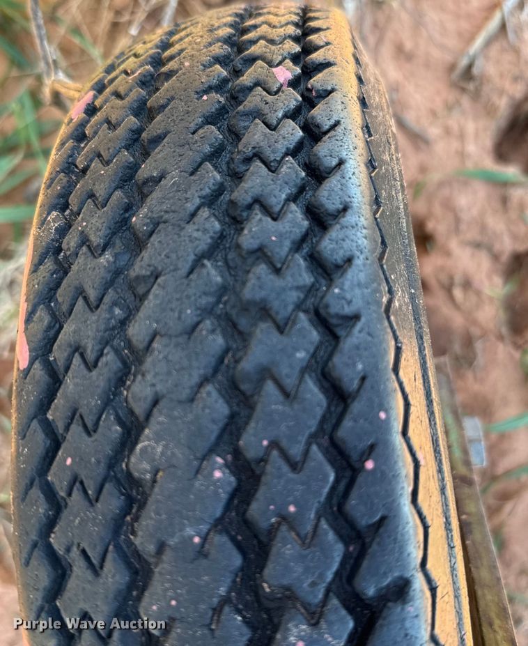 image for item EJ0436 John Deere 650 hay rake