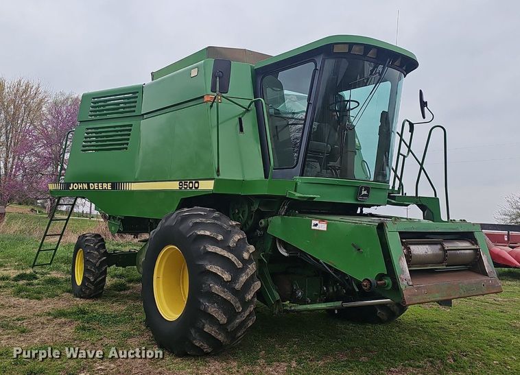 image for item EJ6222 1990 John Deere 9500 combine