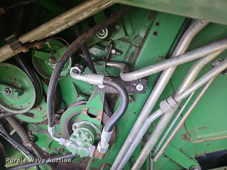 image for item EJ6222 1990 John Deere 9500 combine